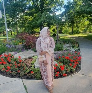 Meet your Posher, Nida